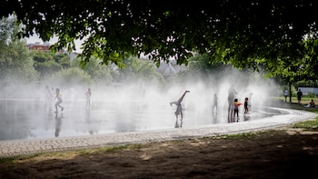 El verano arranca con la primera ola de calor de la temporada que ya ha dejado noches infernales y avisos de la Aemet por temperaturas extremas