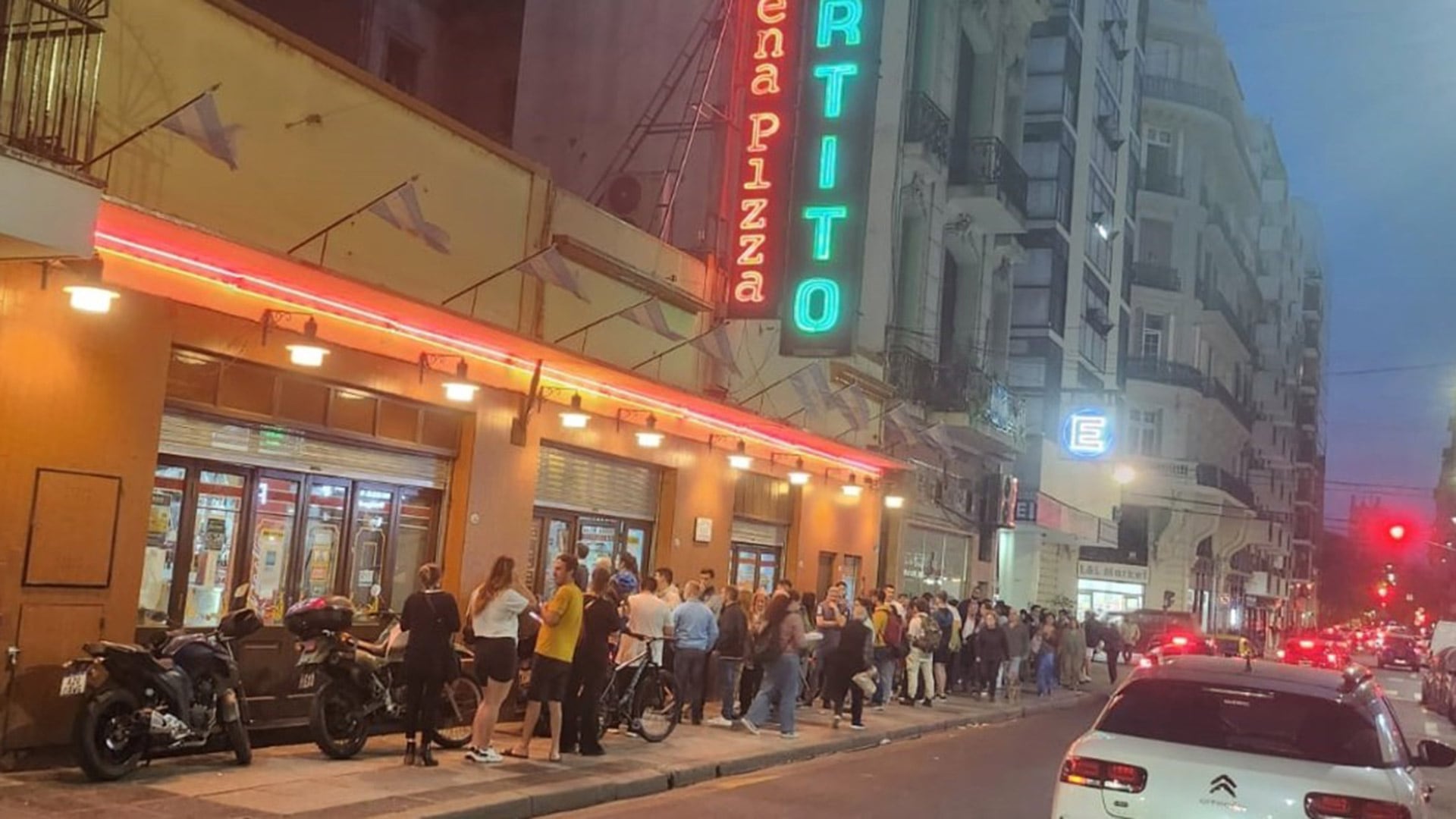 La reseña publicada por Cristina González incluyó detalles sobre el ambiente, la atención y los precios de uno de los clásicos gastronómicos porteños