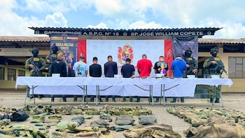 Ocho integrantes del Clan del Golfo se entregaron al Ejército en Chocó: “Importante resultado de inteligencia militar”