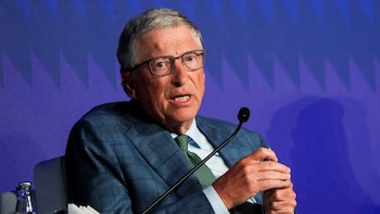 Bill Gates advirtió sobre el “círculo vicioso” que crearán los robots y la IA en el mercado laboral global