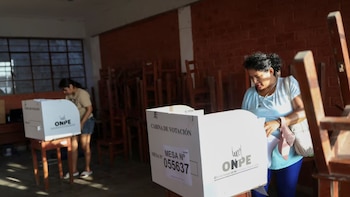 Los miembros de mesa deben presentarse a las 6:00 a. m. para instalar las mesas antes del inicio del sufragio - Créditos: Andina.