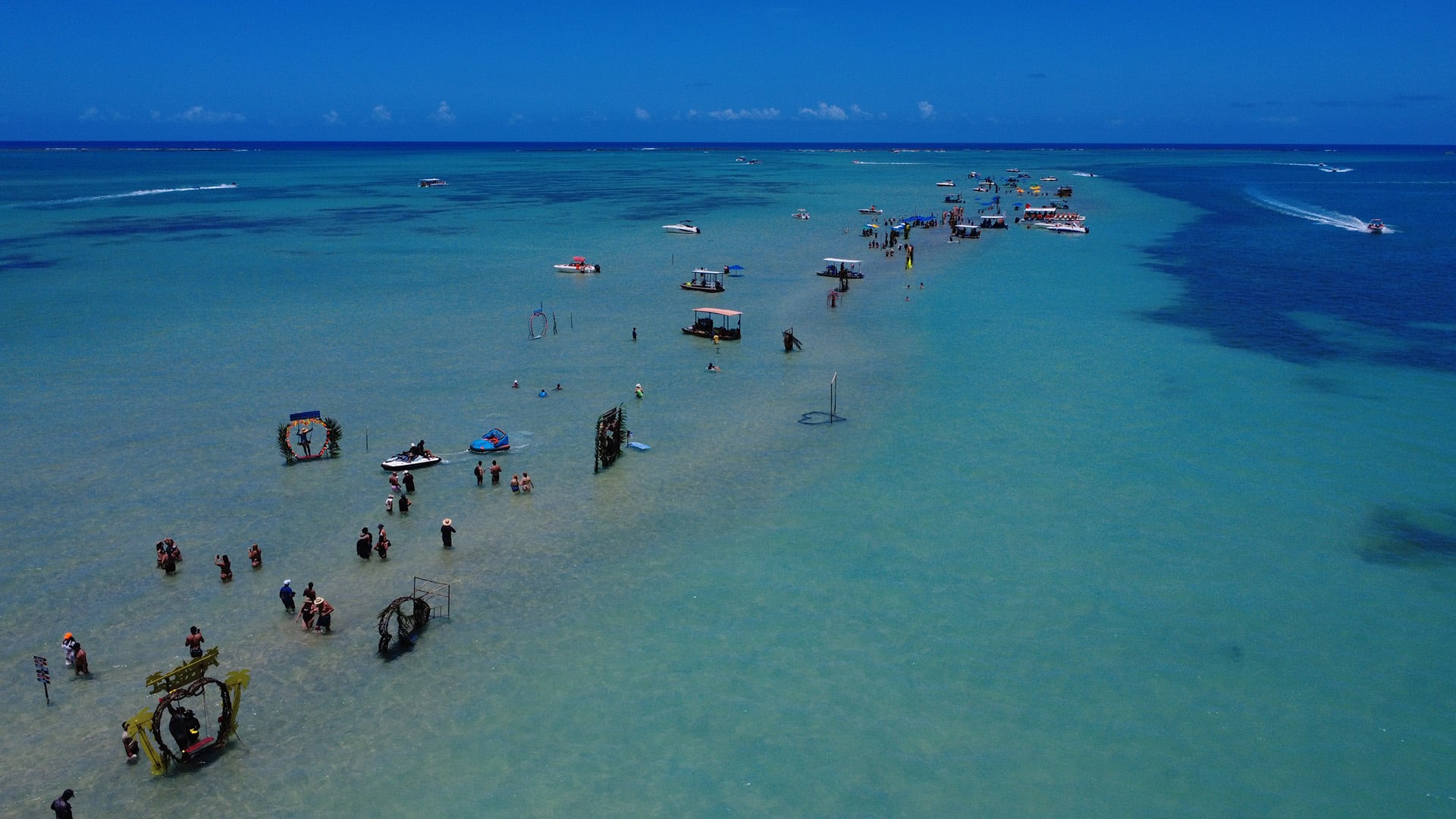 Para encontrar el Camino de Moisés en su mejor momento, es fundamental consultar las tablas de mareas y llegar con anticipación a la playa