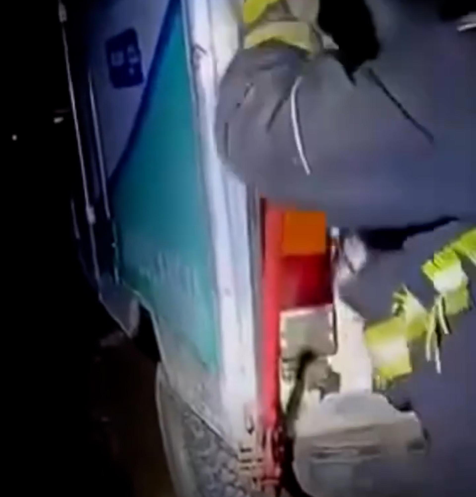 Los bomberos pudieron rescatar a las 4 personas que iban a bordo ilesas