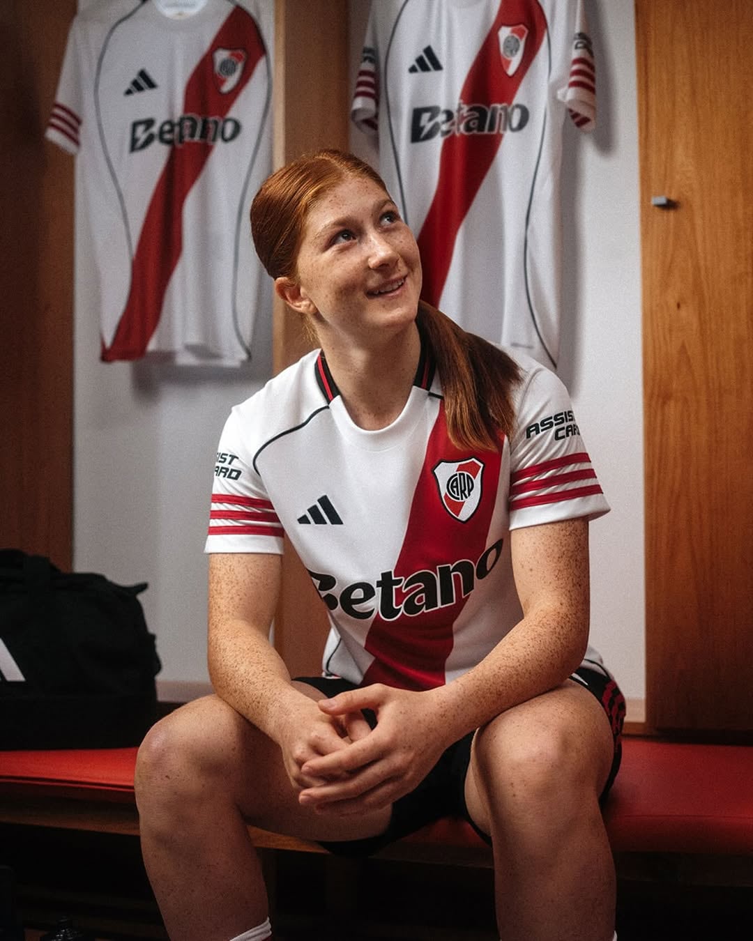 Annika Paz durante su paso por River Plate. La delantera oriunda de Pilar llegó al club de Núñez a los 13 años y debutó en Primera a los 16 (Instagram @annikapaz_)