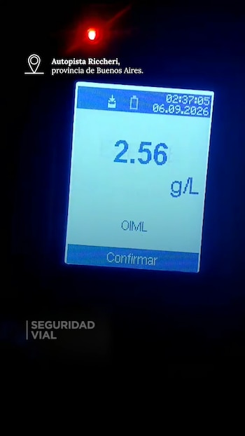 Manejaba por la Autopista Riccheri mientras tomaba cerveza y el control de alcoholemia le dio 2,56 g/l