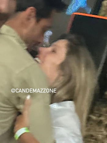 Entre baile y risas, la