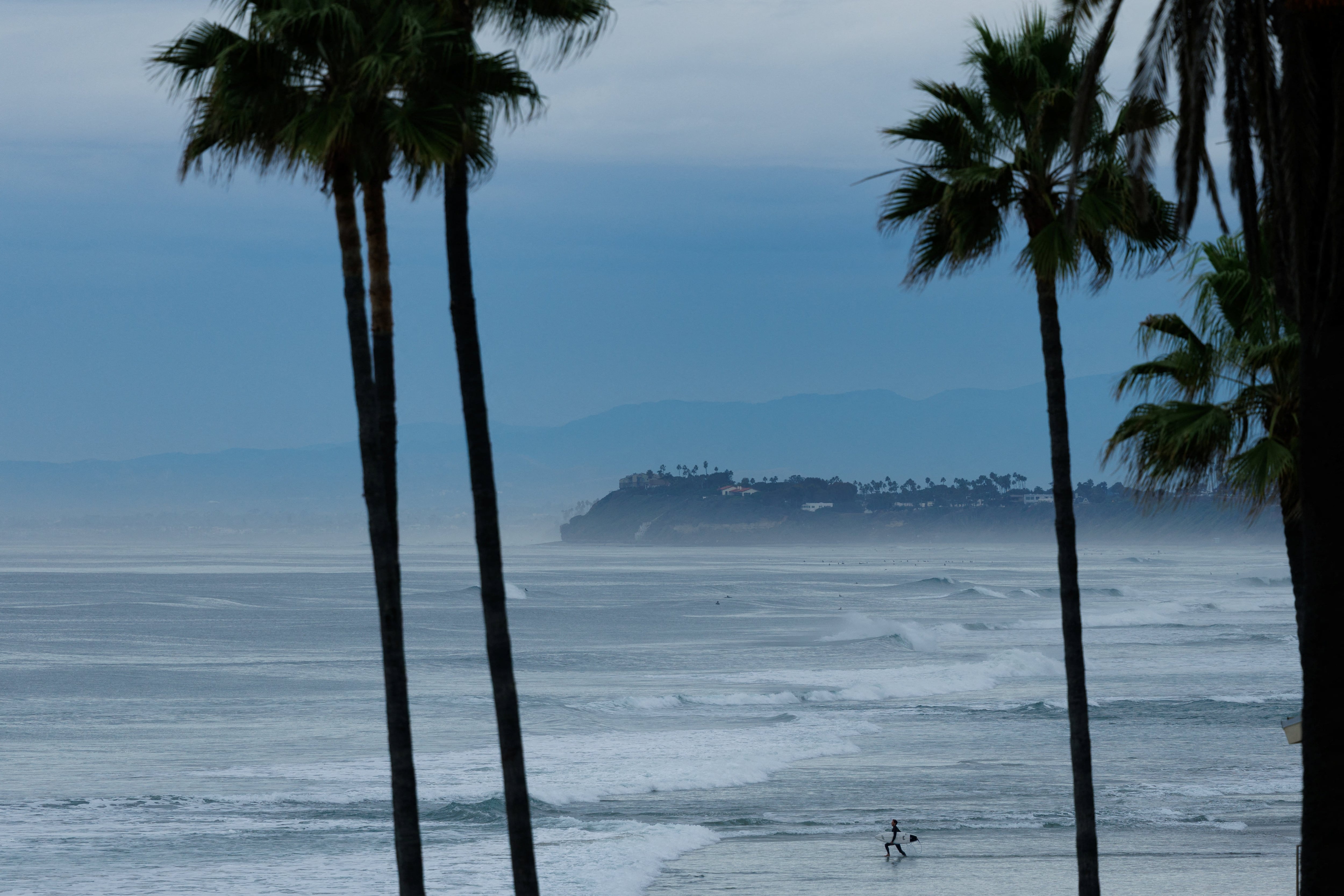 La marejada asociada a Marie podría llegar entre sábado y domingo, en coincidencia con algunas de las pleamares más altas del mes en la costa del sur de California (REUTERS/Mike Blake)