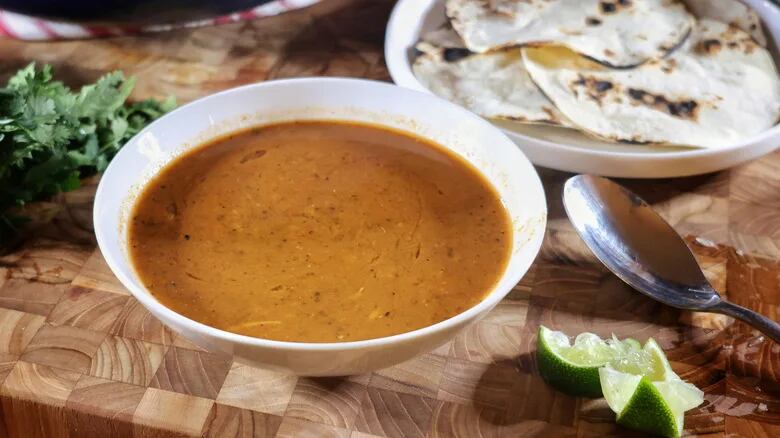 Chilpachole cuenta con beneficios a la salud. Imagen de A.J. Forget/Mashed