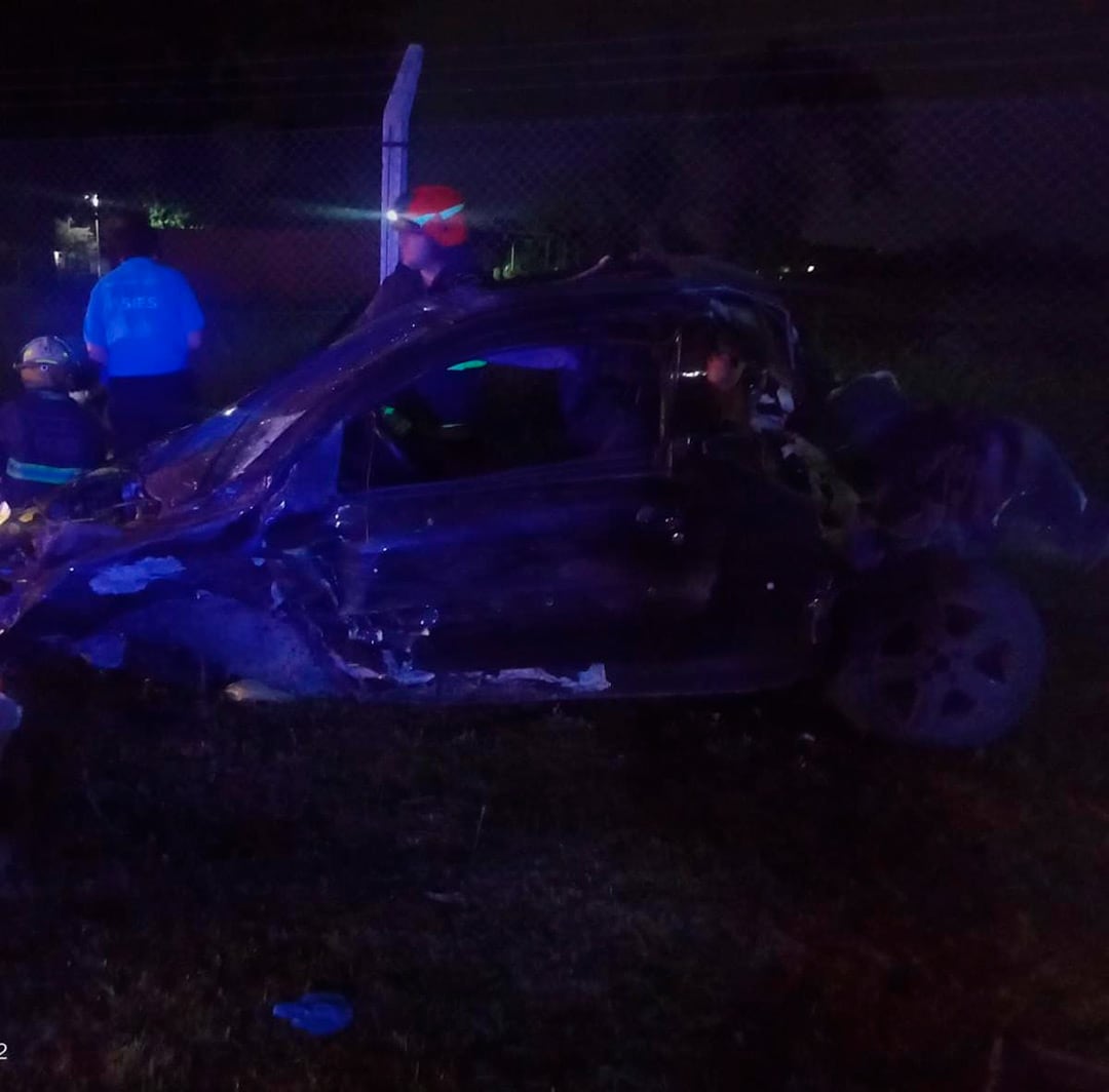 El accidente ocurrió anoche y también dejó a dos mujeres heridas