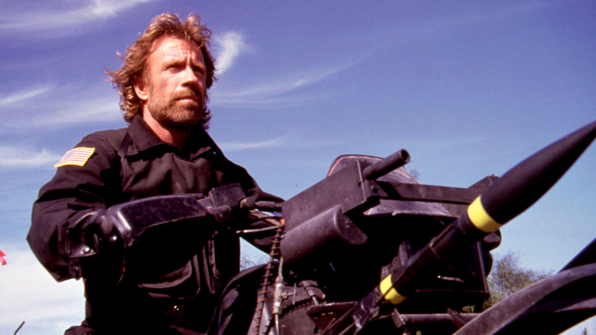 Fuerza Delta (1986) presentó a Norris como líder de una misión de rescate de alto riesgo (Shutterstock)