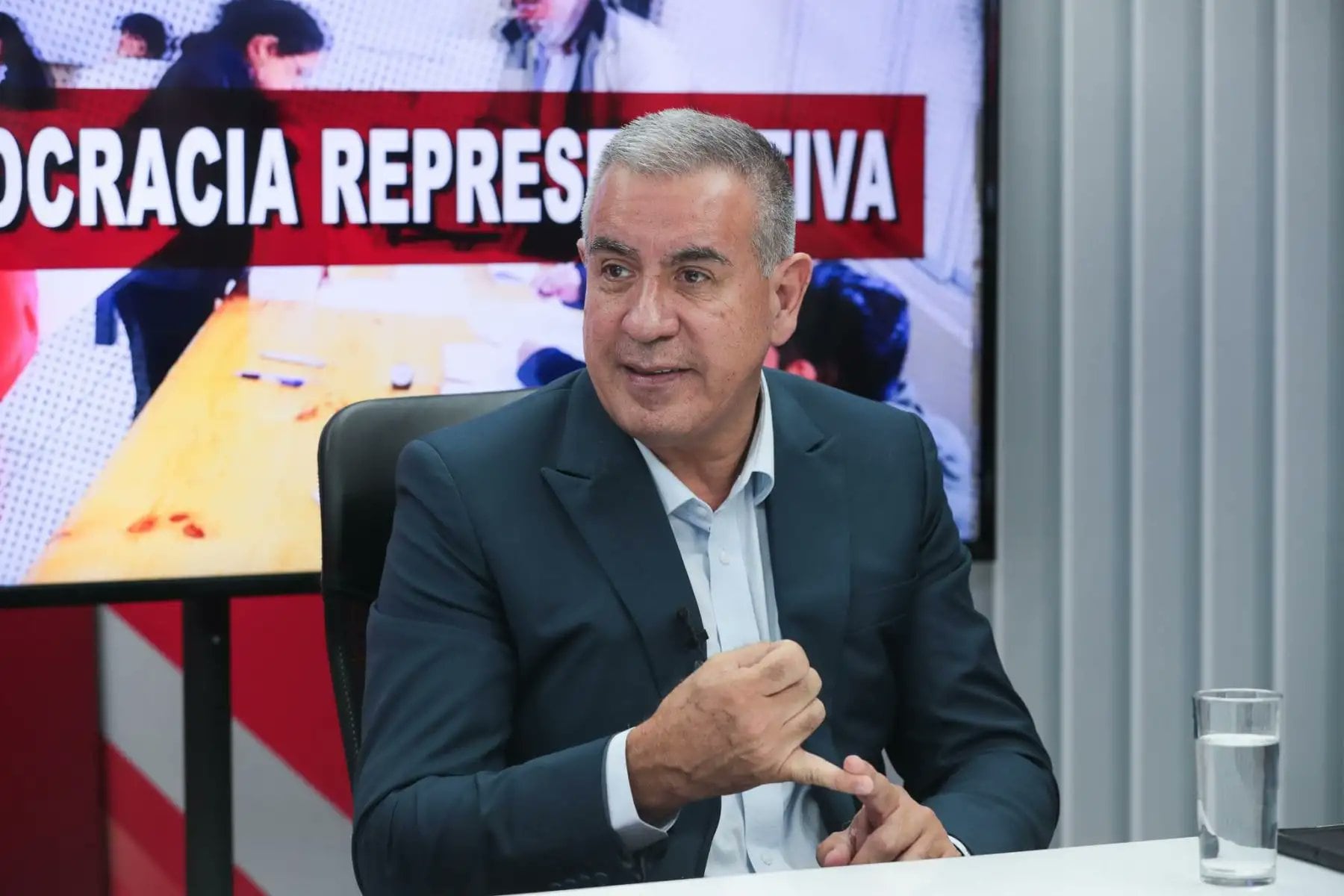 Wolfgang Grozo, general retirado y exdirector de Inteligencia de la Fuerza Aérea, postula por Integridad Democrática sin antecedentes judiciales en su hoja de vida.