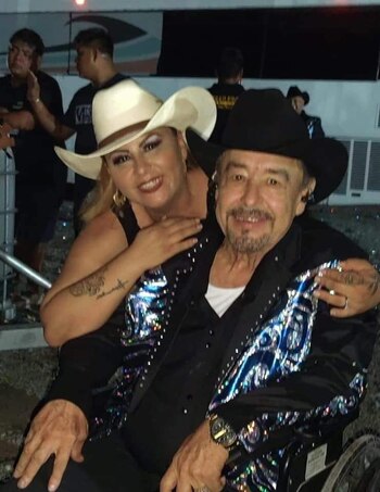 Arnulfo López junto a su