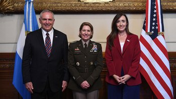 Villarruel y Richardson junto al