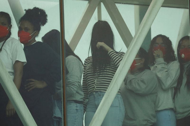 FOTO DE ARCHIVO: Migrantes venezolanos llegan tras ser deportados de Estados Unidos, al Aeropuerto Internacional Simón Bolívar, en Maiquetía, Venezuela 23 de abril de 2025
REUTERS/Leonardo Fernandez Viloria/File Photo