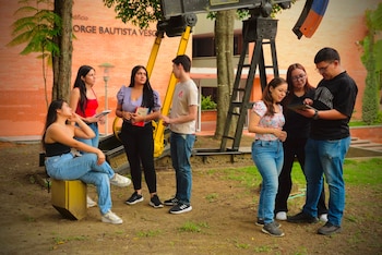Jóvenes de educación superior podrán continuar temporalmente sus actividades académicas en la UIS. - crédito UIS