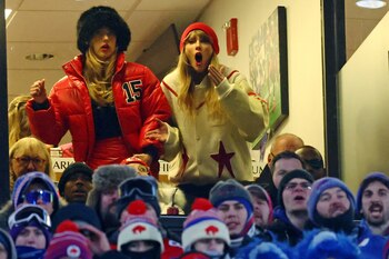 La amistad de Swift con Brittany Mahomes es un aspecto destacado de sus apariciones. (Mark J. Rebilas-USA TODAY Sports)