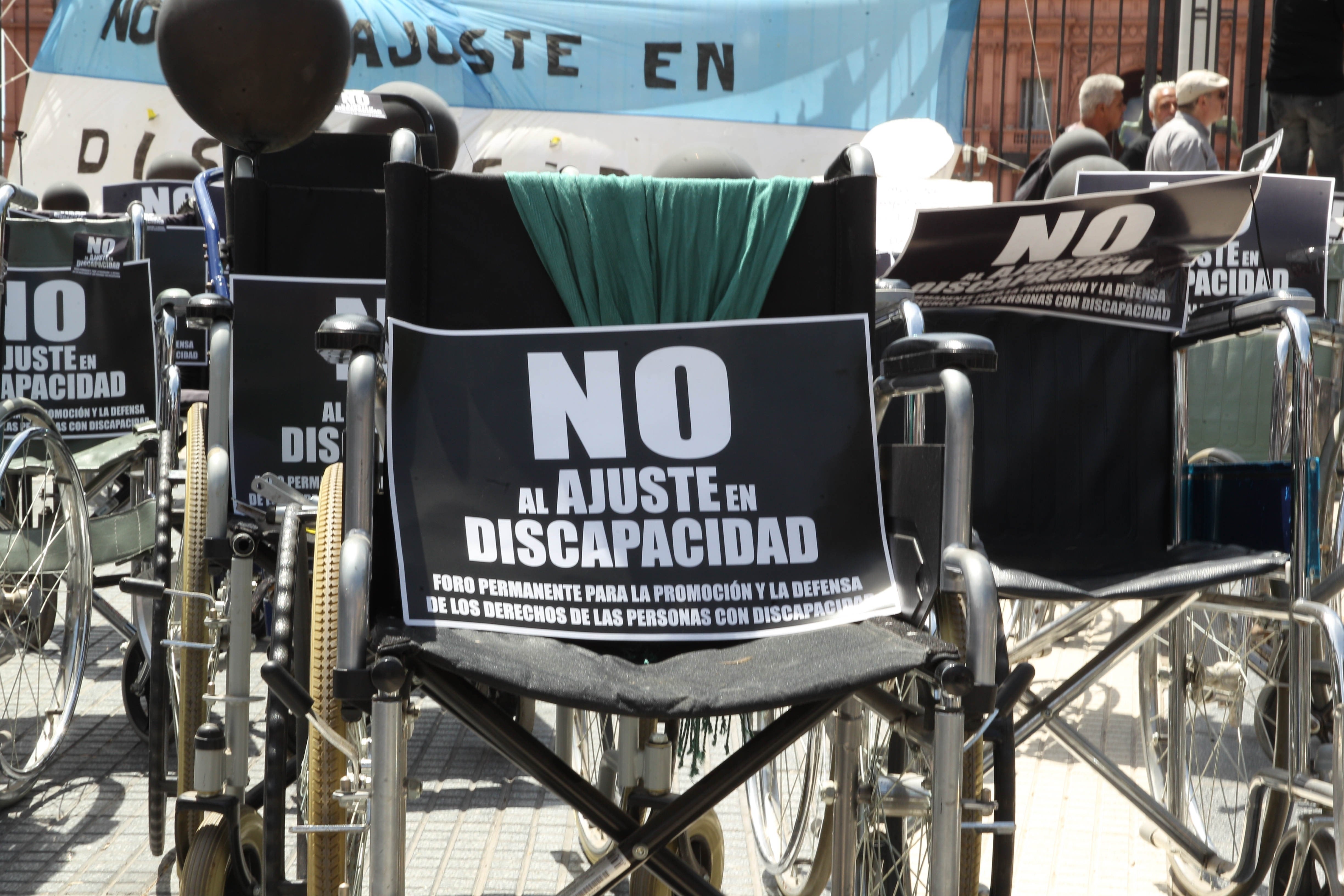 Una de las imágenes frete a la Casa Rosada durante una de las protestas EFE/Carlota Ciudad