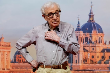 El director de cine estadounidense Woody Allen posa para los fotógrafos durante la presentación del rodaje de su nueva película, este jueves, en la Real Academia de Bellas Artes de San Fernando de Madrid. EFE/ J.J. Guillén
