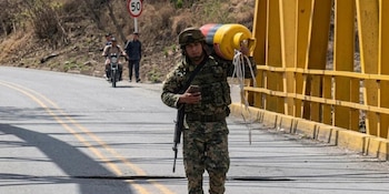 La intervención militar permitió trasladar el artefacto explosivo a un lugar seguro y realizar su destrucción controlada, manteniendo la seguridad en el suroccidente de Colombia - crédito captura pantalla/@Niw451/X