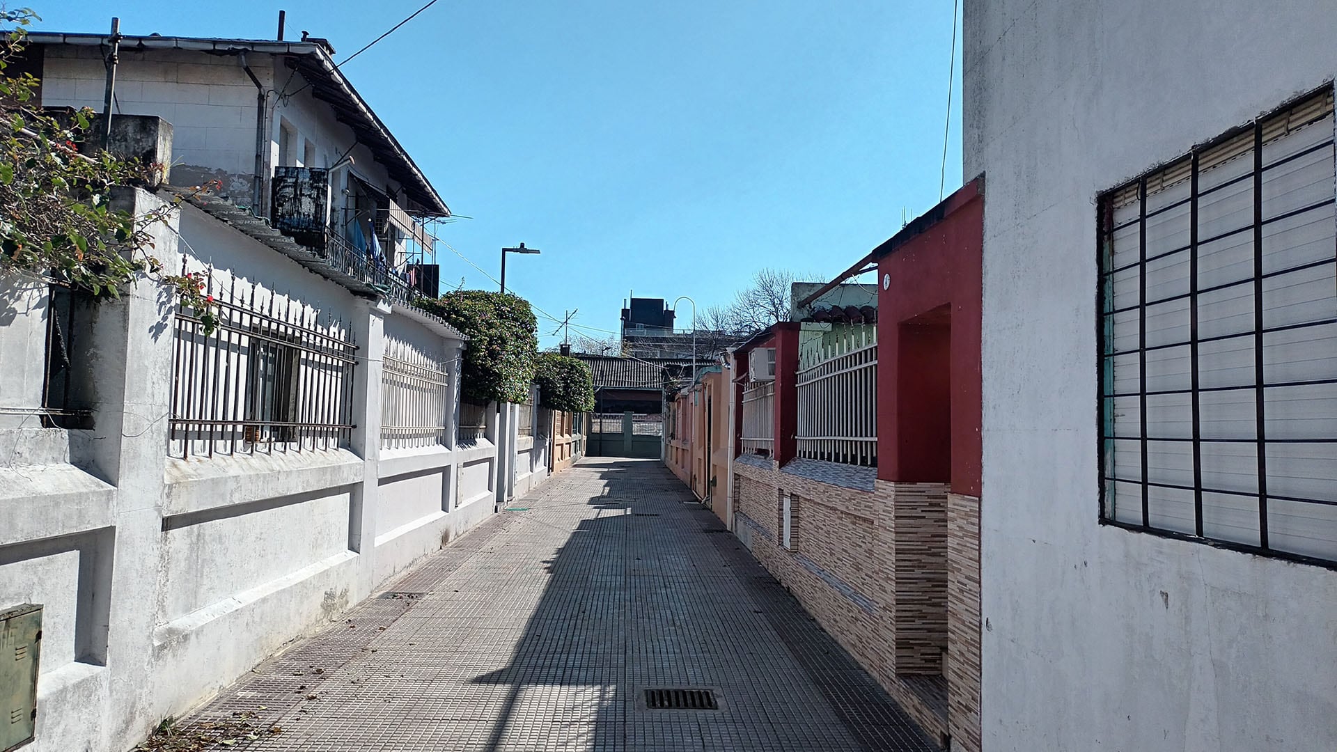 La Colonia Obrera Nueva Pompeya estableció alquileres bajos, seguro de vida para el jefe de familia, ayuda a viudas y una cooperativa de artículos de primera necesidad