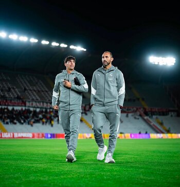 Hernán Barcos y Michael Hoyos en el estadio Monumental UNSA.