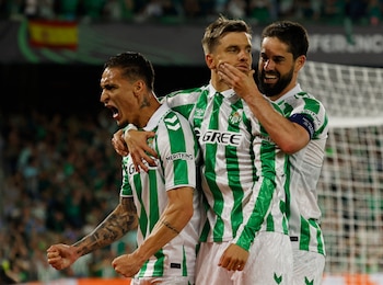 La competencia en el mediocampo del Betis es intensa e incluye a Isco, Lo Celso, Pablo Fornals, Nelson Deossa y la posible llegada de Dani Ceballos. REUTERS/Marcelo Del Pozo