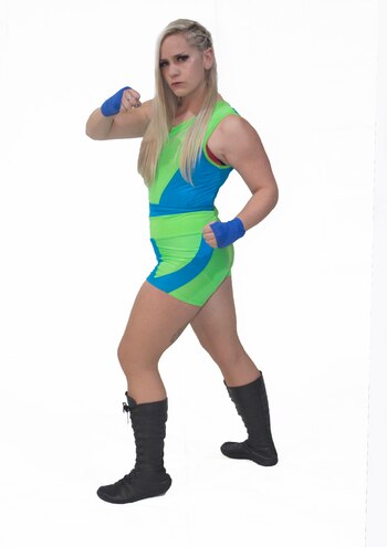 Hermana de Nikka Bikov (quien