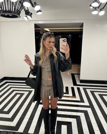 "Algunas de un finde feliz”,