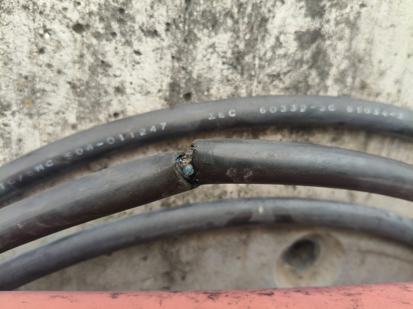 Un cable de energía dañado en la Línea 12 del Metro fue la causa de los retrasos en el servicio en días recientes (X/ @AdrianRubalcava)