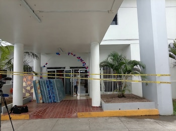 Hospitales como el Aquilino Tejeira de Penonomé, provincia de Coclé, tienen algunas áreas clausuradas, debido al sismo. (Cortesía)
