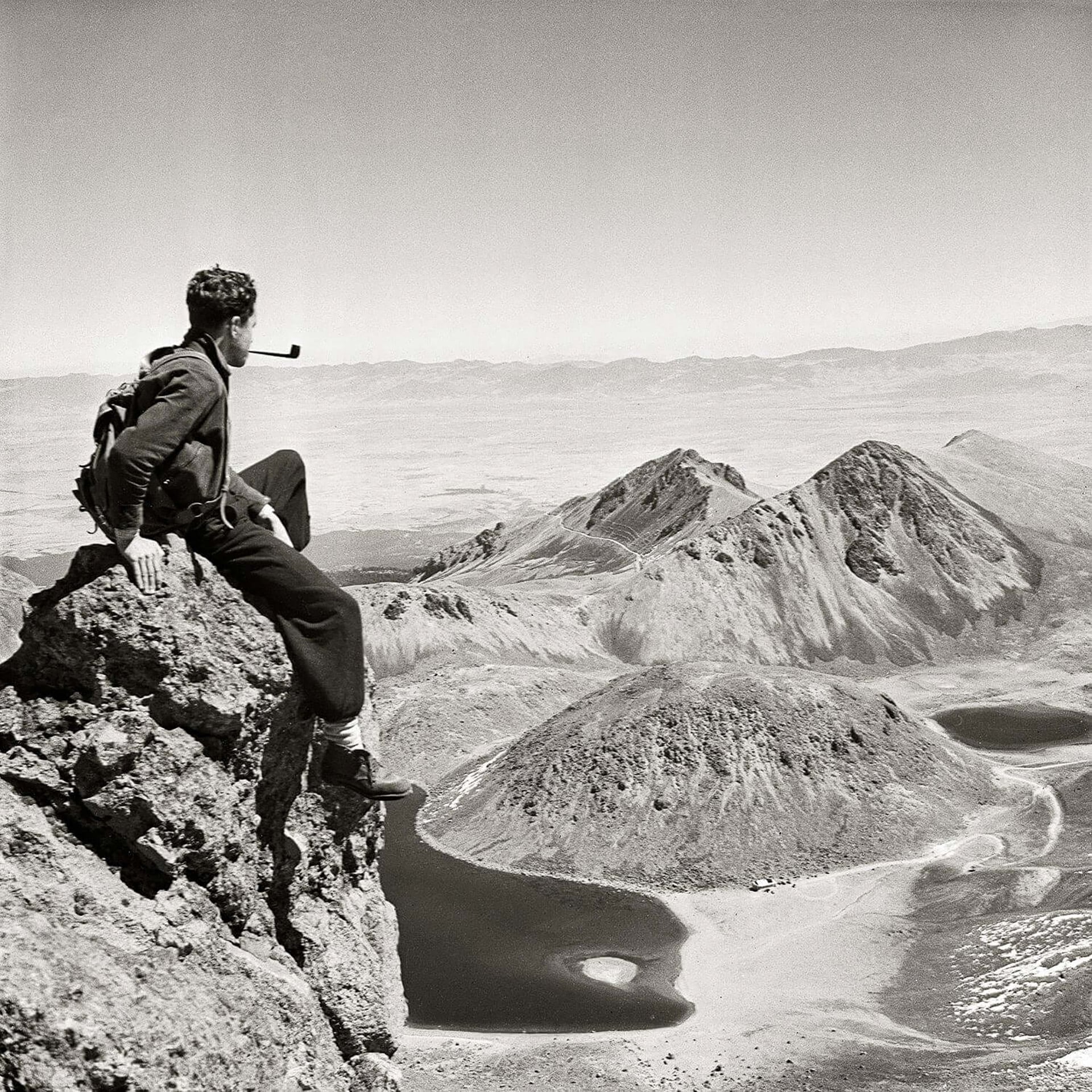 Célebre autorretrato del escritor mexicano Juan Rulfo, de cuya muerte se cumplen 40 años