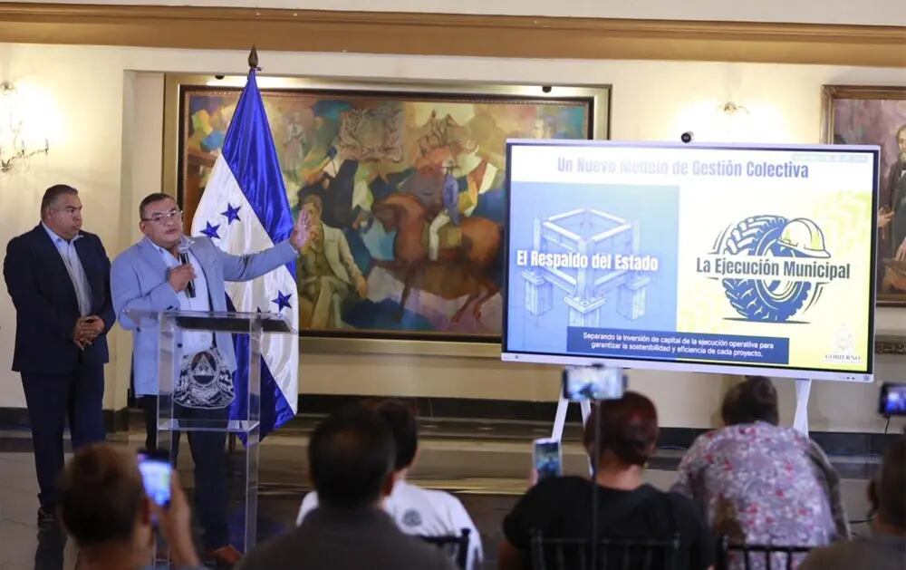 José Antonio Mendoza anunció los mecanismos de control que acompañarán la entrega de maquinaria pesada a las alcaldías. El Gobierno aseguró que los equipos contarán con GPS para monitorear su ubicación y funcionamiento. (Foto: Casa Presidencial)