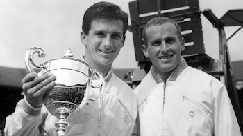 Neale Fraser junto a Ashley