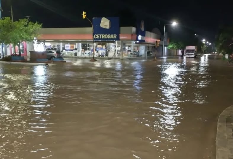 Así quedó el centro de Juan José Castelli tras el temporal (Facebook: Luis Fabian Barrionuevo)