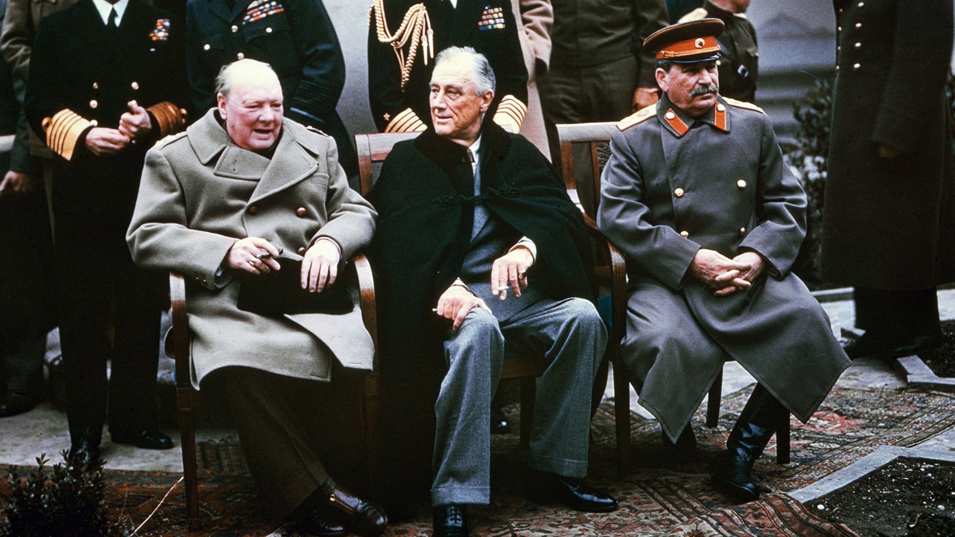 Franklin Delano Roosevelt (Estados Unidos), Winston Churchill, (Reino Unido) y Josef Stalin (Unión Soviética) durante la Conferencia de Yalta, (Crimea, 1945)