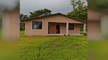 Creadores de contenido arriesgan su seguridad y libertad al ingresar a la casa donde cayó alias “Diablo”, advierten autoridades costarricenses