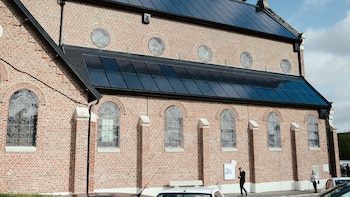 Paneles solares que cubren el