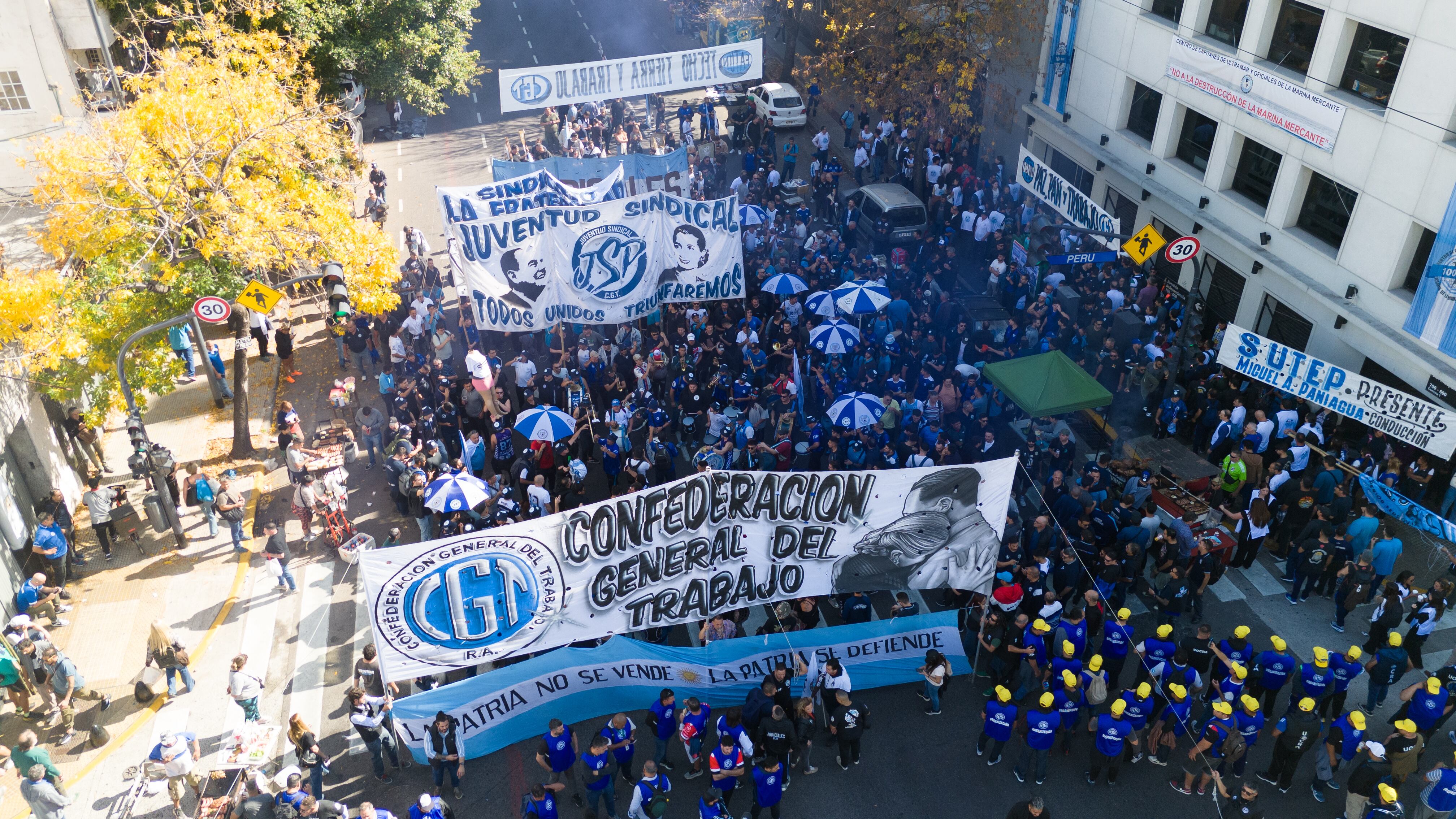 Tras el acto en homenaje al papa Francisco, comenzó la movilización (Jaime Olivos)