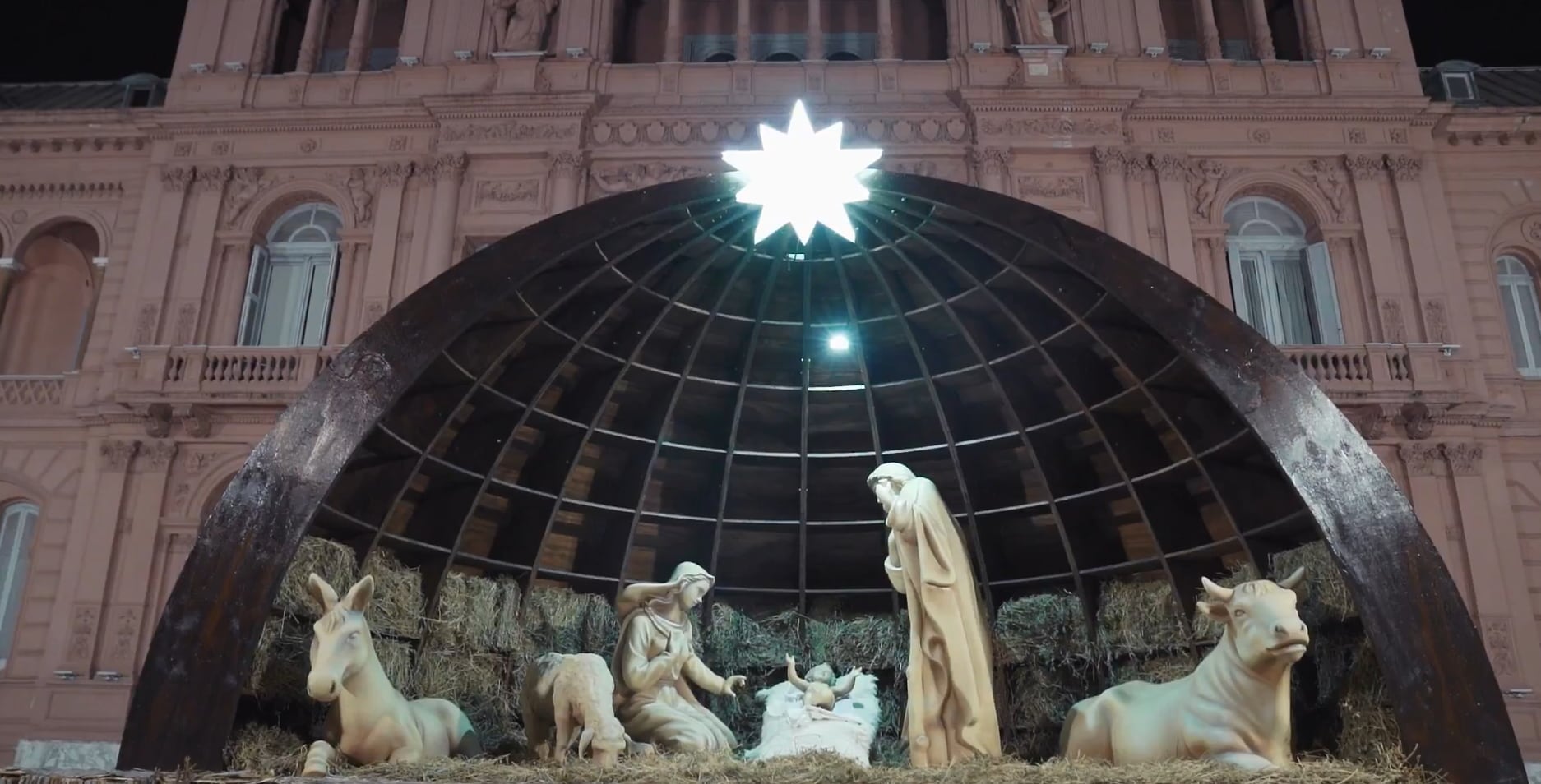 El pesebre que armaron frente a la Casa Rosada