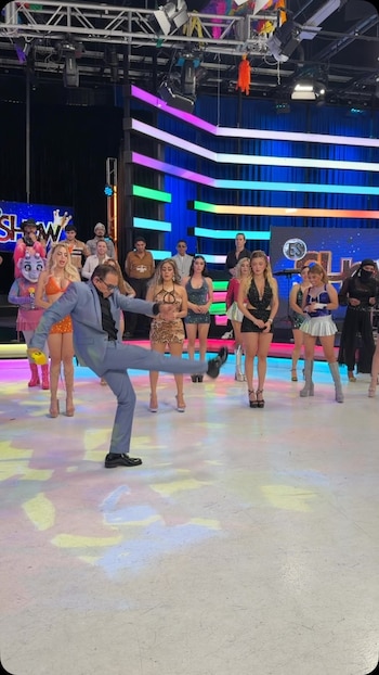 Ernesto Chavana patea dron y lastima a conductora