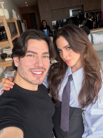 El maquillista Pepe Gutiérrez junto a Fátima Bosch. (Instagram: pepegutierrezoficial)