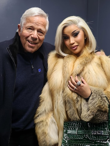 Cardi B junto a Jean-Paul