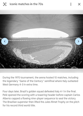 Vista aérea de un estadio de fútbol lleno de público, con un techo parcial circular. La imagen es en blanco y negro