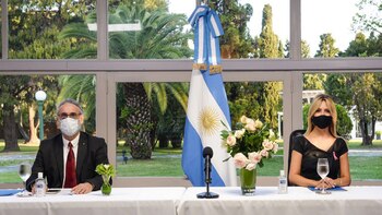 La Primera Dama junto al