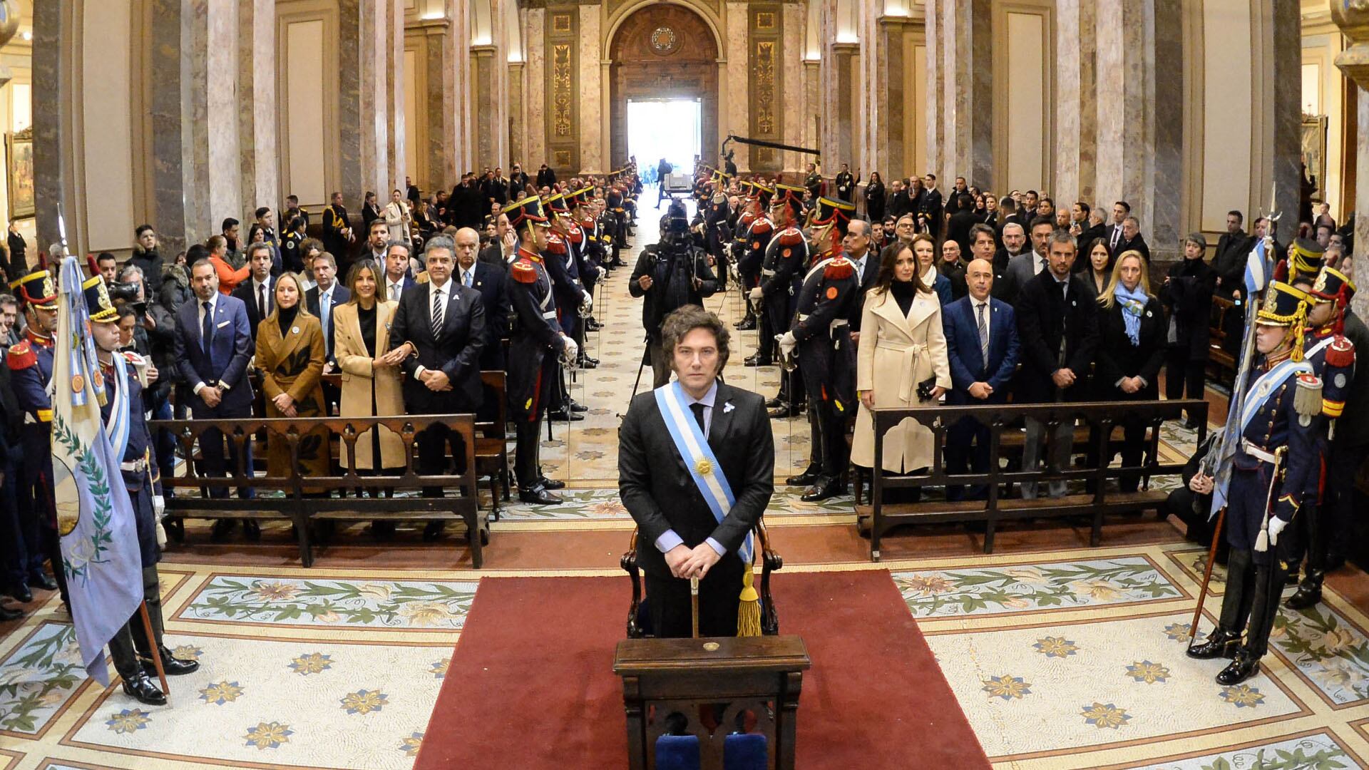 NOTICIAS ARGENTINAS MAYO 25: El
presidente Javier Milei
encabeza el acto de
conmemoración del 25 de Mayo.
Foto NA