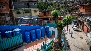 Con la captación y tratamiento