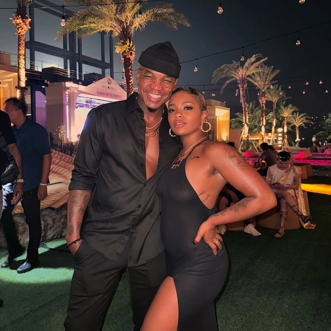 Ne-Yo y Bri. El artista presentó oficialmente a sus novias en marzo de este año (Instagram/NeYo)
