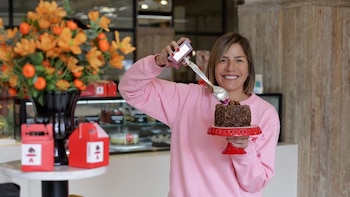 Inició vendiendo tortas en el