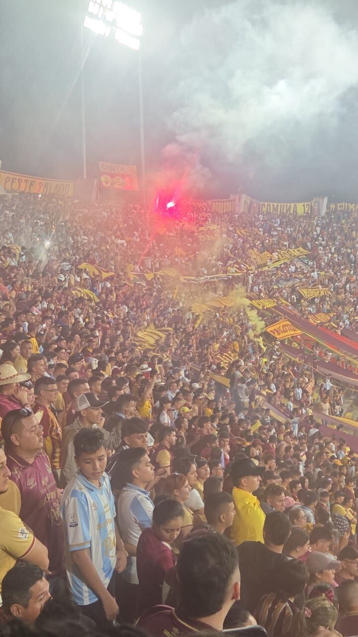 Sigue el apoyo de los hinchas de Tolima, pese a la derrota en el marcador global - crédito Alejandro Rodríguez/Infobae Colombia