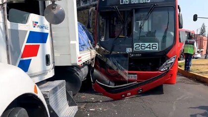 Qué pasó en la Línea 5 Metrobús, donde chocó una unidad y dejó seis heridos